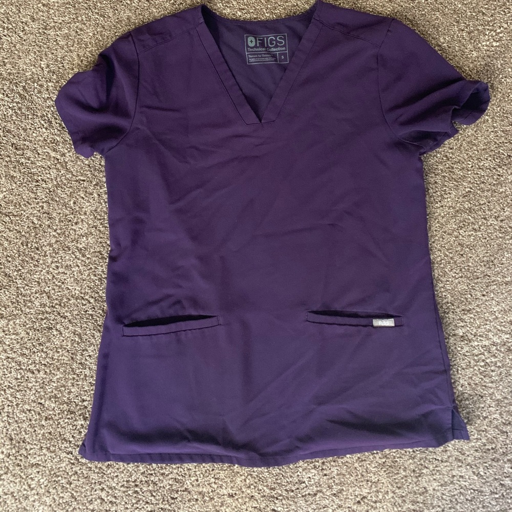 FIGS pocket scrub top